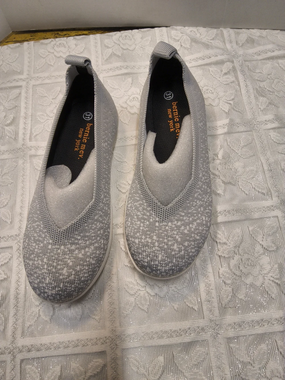 New Bernie mev. Slip-On Flats In Light Gray